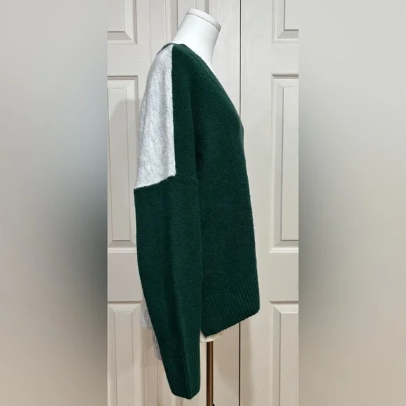 VINCE CAMUTO Forest Green V-Neck Sweater, side vents, boxy boyfriend EUC - Picture 3 of 13